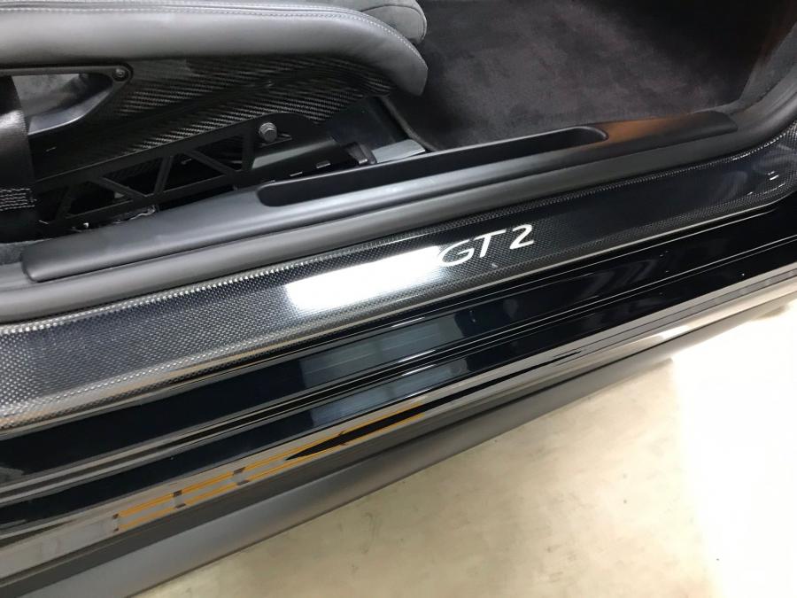 Детали интерьера Porsche 911 GT2 (997) 2008 года  (NA) (фото 88 из 107)